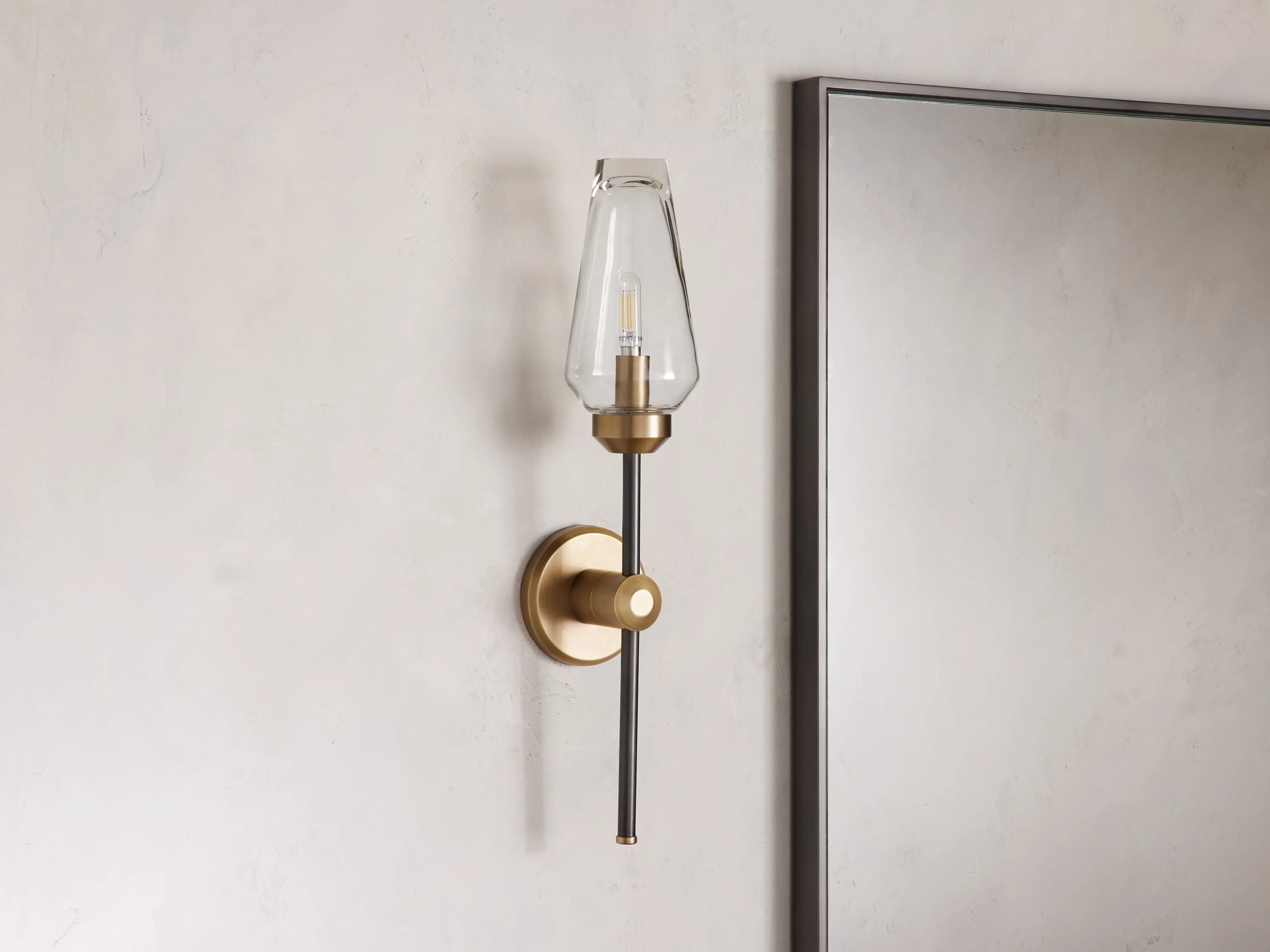 Arrow Minimal Focal Wall Light - Image 8