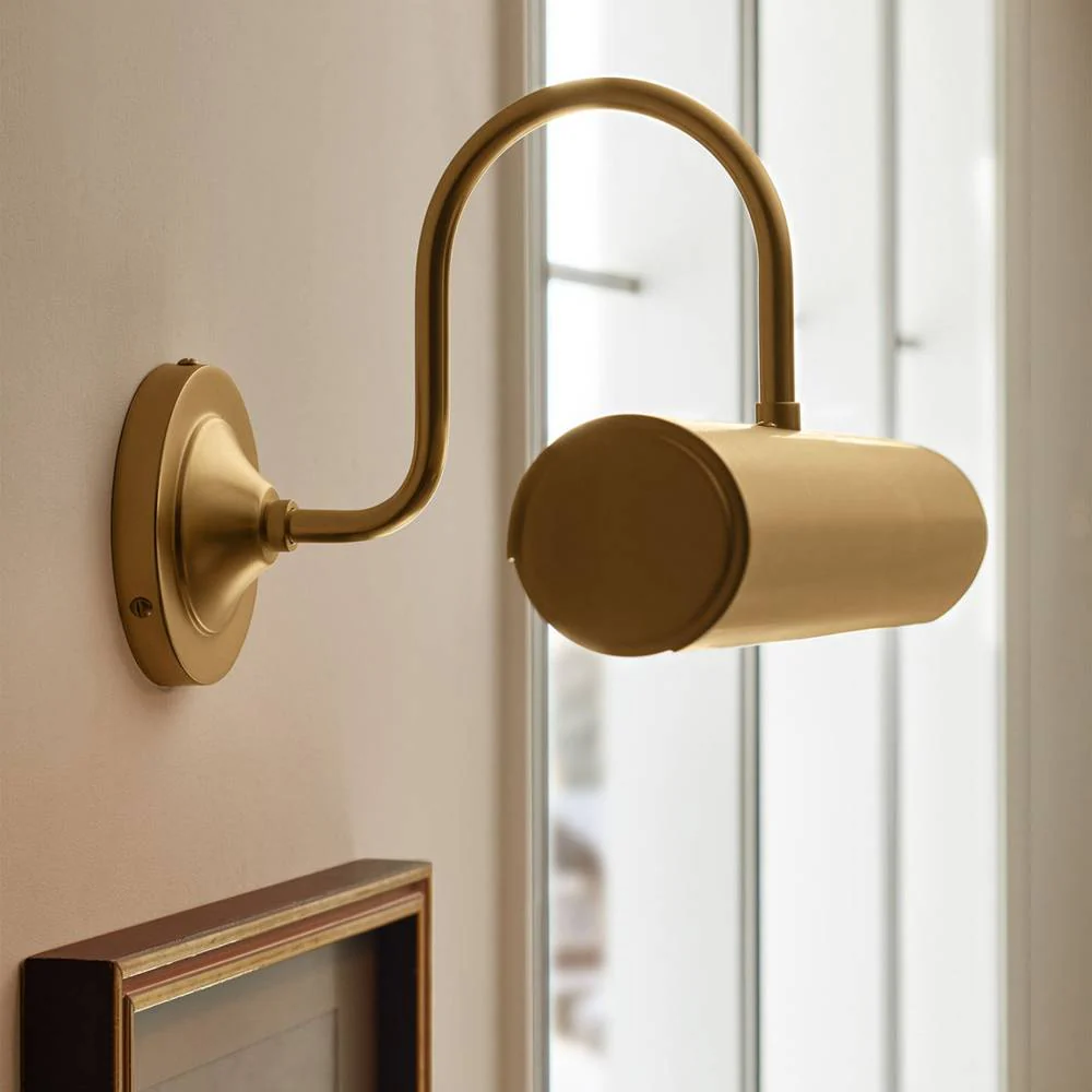 Calvire Elegant Form Picture Light - Image 8